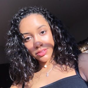 Meet your Posher, Simone